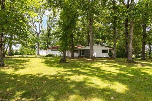 1622 Penny Rd, High Point, NC, 27265-8101 | Card Image