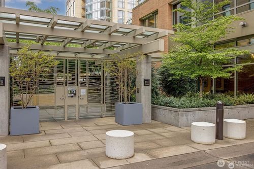 s1004-910 Lenora St, Seattle, WA, 98121-2754 | Card Image