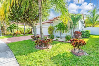 5140 Sw 134th Ave, House other with 3 bedrooms, 2 bathrooms and null parking in Miramar FL | Image 2