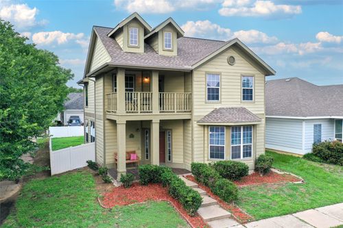 10201 Franklin Dr, Providence Village, TX, 76227-7587 | Card Image