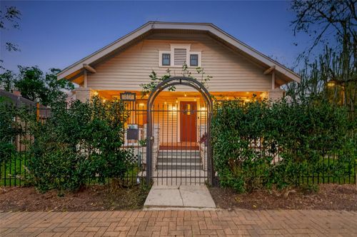 817 Henderson St, Houston, TX, 77007-7606 | Card Image