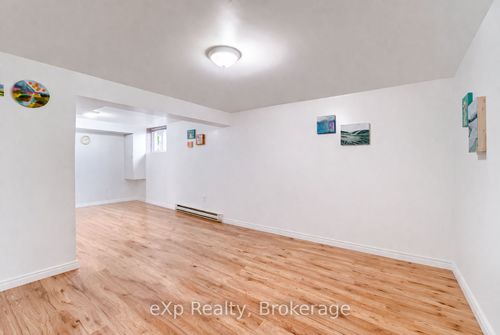 332 Scottsdale Dr, Guelph, ON, N1G2Z8 | Card Image