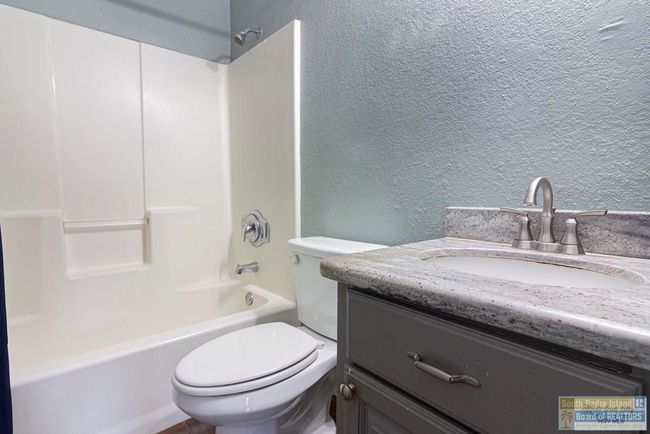 1084 Squaw Valley Dr, House other with 3 bedrooms, 2 bathrooms and null parking in Brownsville TX | Image 6
