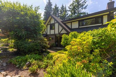 5704 Westport Rd, House other with 5 bedrooms, 4 bathrooms and 6 parking in West Vancouver BC | Image 3