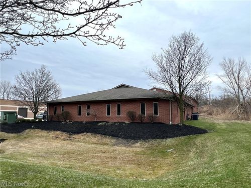 9436 Hamilton Dr, Mentor, OH, 44060-8708 | Card Image