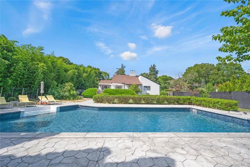 8 School St, Hampton Bays, NY, 11946-2615 | Card Image