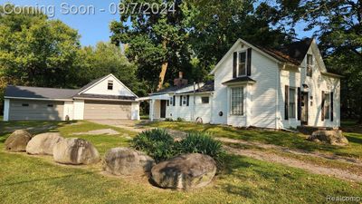 916 S Adelaide Street, Home with 2 bedrooms, 1 bathrooms and null parking in Fenton MI | Image 1