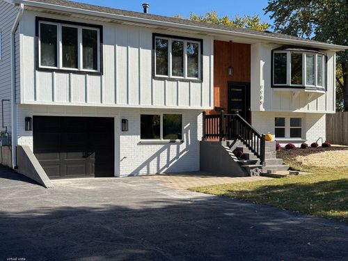 7209 Hawthorne Ave, Woodridge, IL, 60517-2327 | Card Image