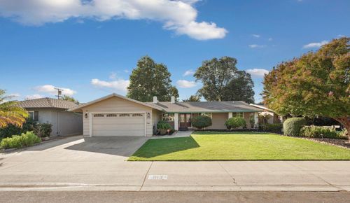 1131 Green Oaks Way, Lodi, CA, 95240 | Card Image