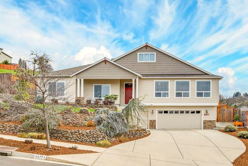 4477 Vista Pointe Dr, Medford, OR, 97504-8084 | Card Image