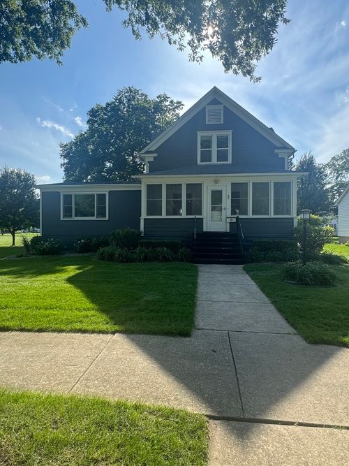 69 Hill St, Momence, IL, 60954-1448 | Card Image