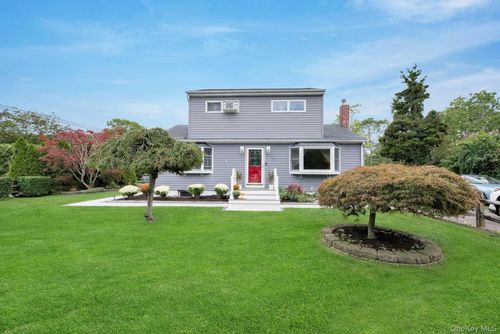 70 Fanning Ave, Hampton Bays, NY, 11946-1838 | Card Image