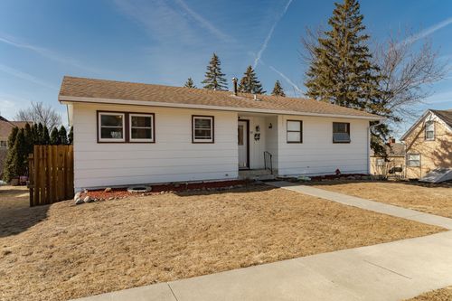 568 East Ave, Zumbrota, MN, 55992-1356 | Card Image