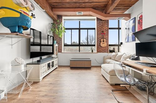 214-10 Linwood St, Malden, MA, 02148-5655 | Card Image