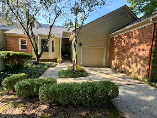 1042 Heather Hills Ln, Lexington, KY, 40511-1370 | Card Image