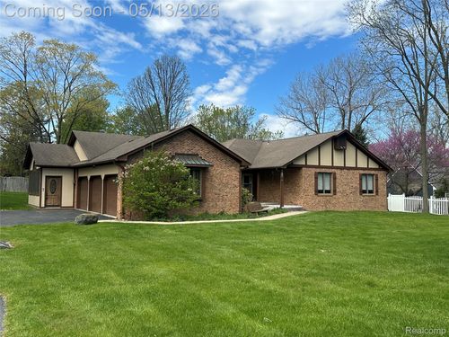 8329 Caribou Trl, Clarkston, MI, 48348-4518 | Card Image