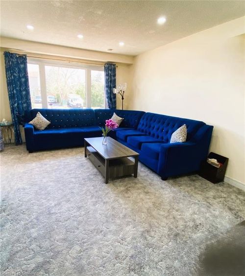 70 Griselda Cres, Brampton, ON, L6S1M3 | Card Image