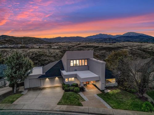 738 Sunriver Ln, Redding, CA, 96001-0166 | Card Image
