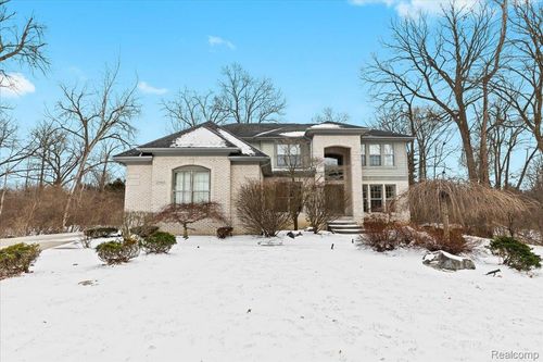 27861 Weymouth Dr, Farmington Hills, MI, 48334-3247 | Card Image