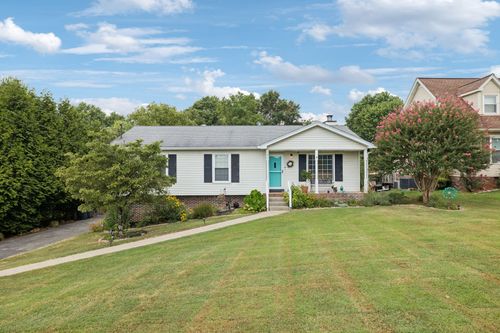 135 Riverwood Dr, Hendersonville, TN, 37075-5352 | Card Image