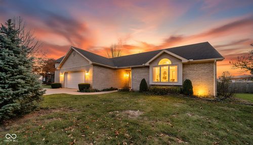 7909 W Kennedy Pkwy, Yorktown, IN, 47396-6830 | Card Image