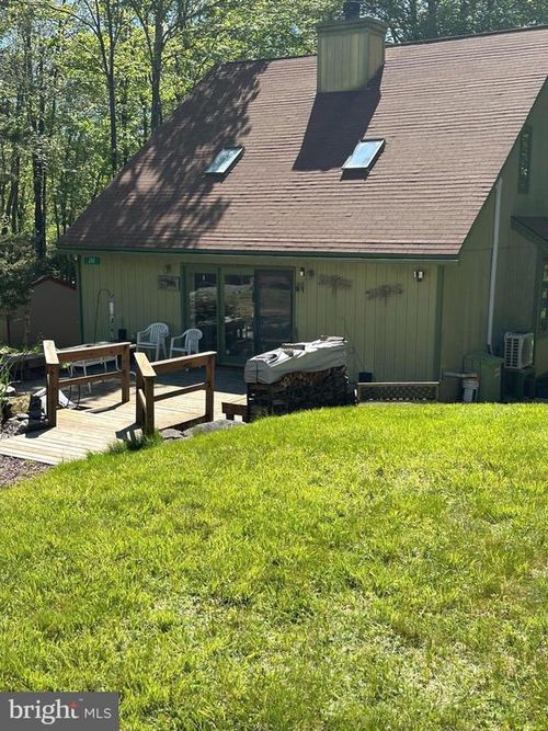 202 Tepee Dr, POCONO LAKE, PA, 18347-8110 | Card Image