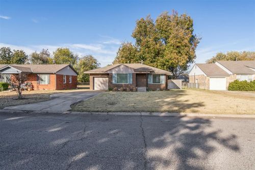 1407 Casady Ln, The Village, OK, 73120-1609 | Card Image