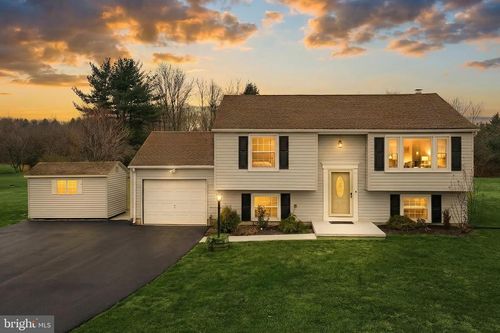 2 Dutton Rd, NEW FREEDOM, PA, 17349-9318 | Card Image