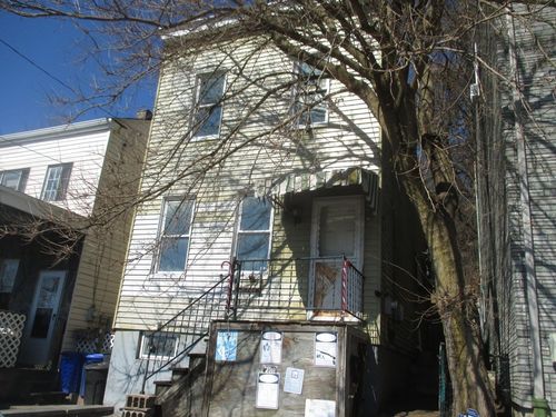 2110 Liedertafel Way, Pittsburgh, PA, 15212-3255 | Card Image