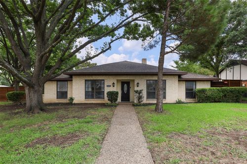 2825 Knollwood Dr, Plano, TX, 75075-6425 | Card Image