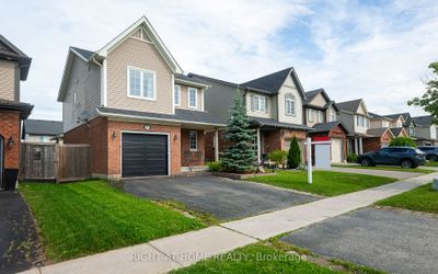 105 Joshua Rd, House other with 3 bedrooms, 4 bathrooms and 3 parking in Orangeville ON | Image 2