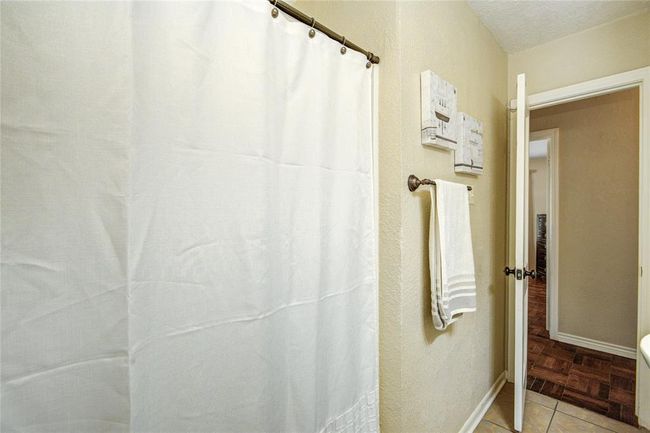 131 Laurel St, House other with 4 bedrooms, 1 bathrooms and 1 parking in Lake Jackson TX | Image 20