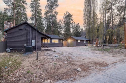 986 Cameron Dr, Big Bear Lake, CA, 92315-2206 | Card Image