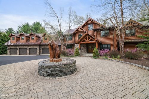 110 Saint Andrews Dr, Greentown, PA, 18426-9416 | Card Image