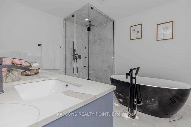 137 Mcmurchy Ave S, House other with 4 bedrooms, 4 bathrooms and 6 parking in Brampton ON | Image 18