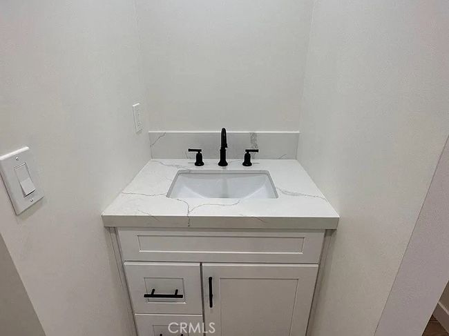 1109 E 1 St St, Condo with 3 bedrooms, 2 bathrooms and 2 parking in Tustin CA | Image 19