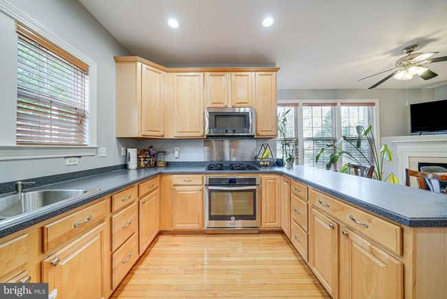 11559 Cavalier Landing Ct, Townhouse with 3 bedrooms, 4 bathrooms and null parking in FAIRFAX VA | Image 12