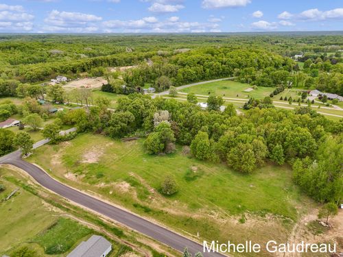 2 Leaf Lane, Freeport, MI, 49325 | Card Image