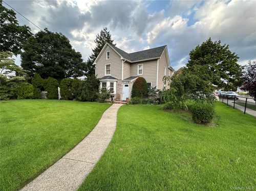 1-73 Davison Ave, Lynbrook, NY, 11563-1562 | Card Image