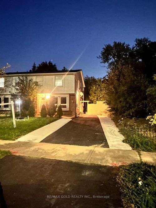 98 Centre St N, Brampton, ON, L6V2Z3 | Card Image