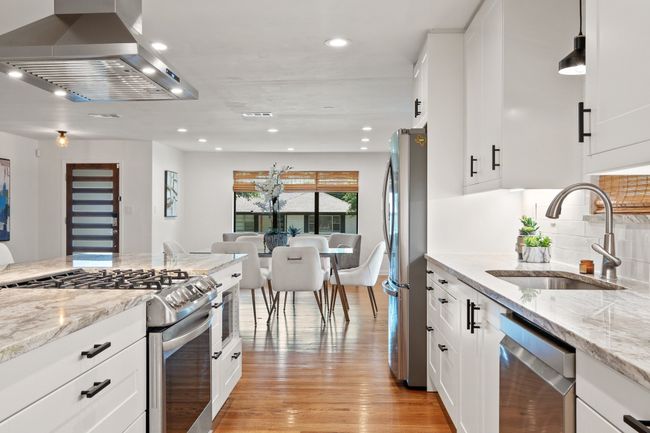 2505 Dorrington Dr, House other with 3 bedrooms, 2 bathrooms and null parking in Dallas TX | Image 12
