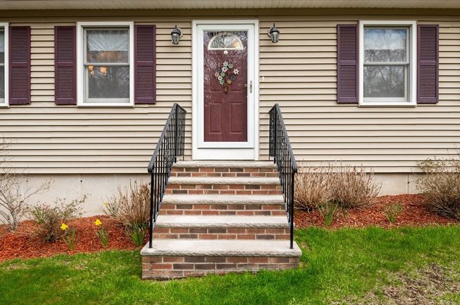 88 Jackman St, House other with 3 bedrooms, 3 bathrooms and 6 parking in Georgetown MA | Image 4