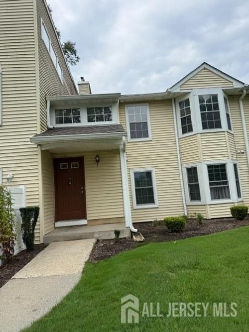 27 Dennis Ct, Hightstown, NJ, 08520-3017 | Card Image