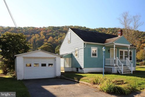 120 Railroad St, SPRING MILLS, PA, 16875-8122 | Card Image