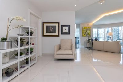 2424 - 60 Sw 13th St, Condo with 2 bedrooms, 2 bathrooms and null parking in Miami FL | Image 2