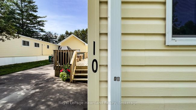 10 Bloomsbury Dr, Home with 2 bedrooms, 1 bathrooms and 2 parking in Goderich ON | Image 5