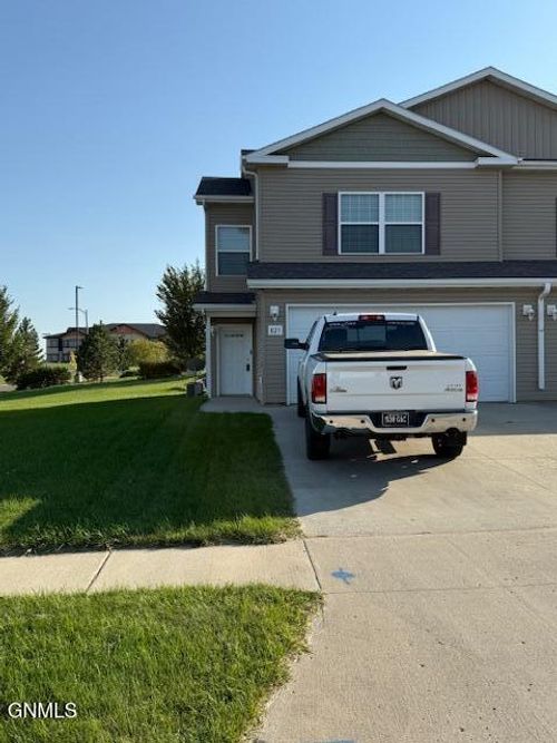 823 Bremner Ave, Bismarck, ND, 58503-1197 | Card Image