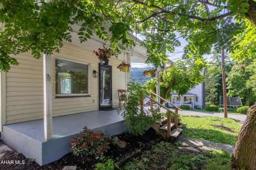 208 Cherry St, Roaring Spring, PA, 16673-1011 | Card Image