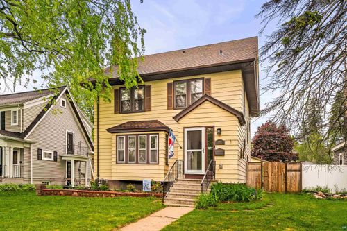2001 E 9th St, Duluth, MN, 55812-1120 | Card Image