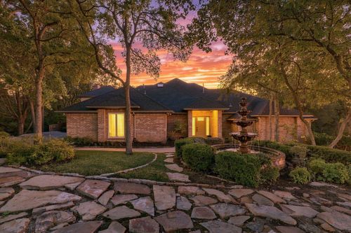 2119 N Fielder Rd, Arlington, TX, 76012-1731 | Card Image
